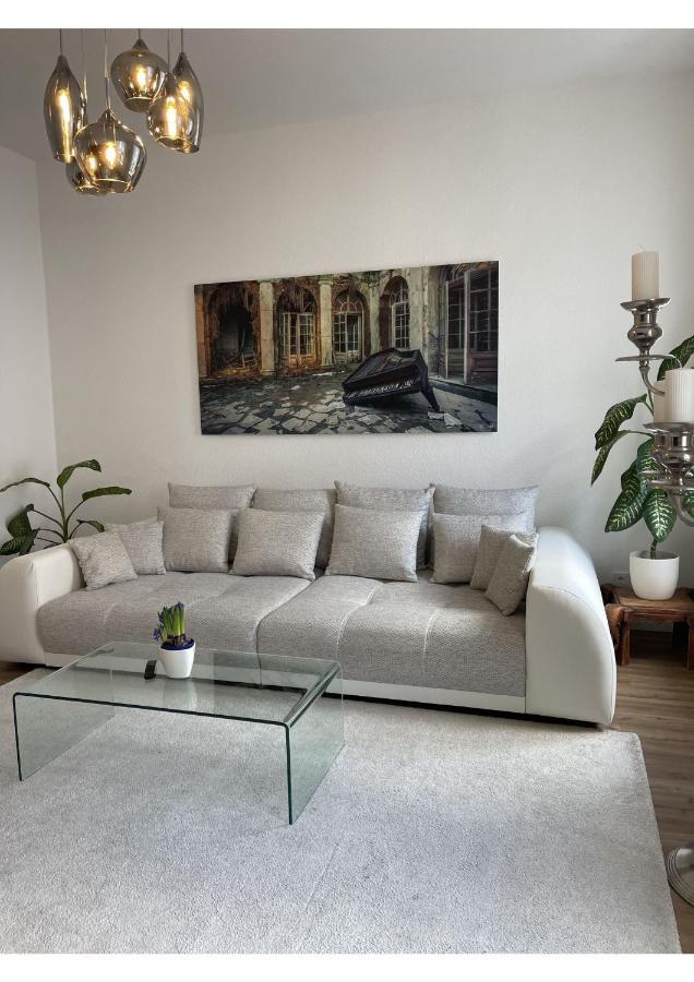 Attraktive Wohnung Mit Balkon Zum Gruenen Hinterhof Schwerin  Esterno foto