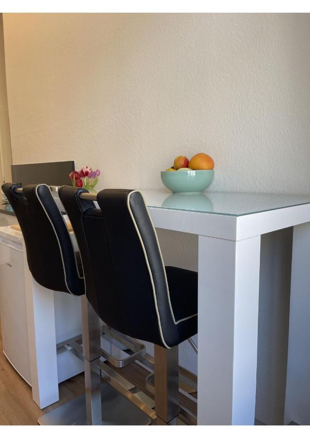 Attraktive Wohnung Mit Balkon Zum Gruenen Hinterhof Schwerin  Esterno foto
