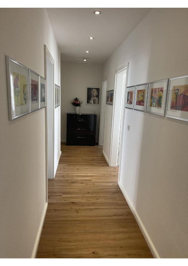 Attraktive Wohnung Mit Balkon Zum Gruenen Hinterhof Schwerin  Esterno foto