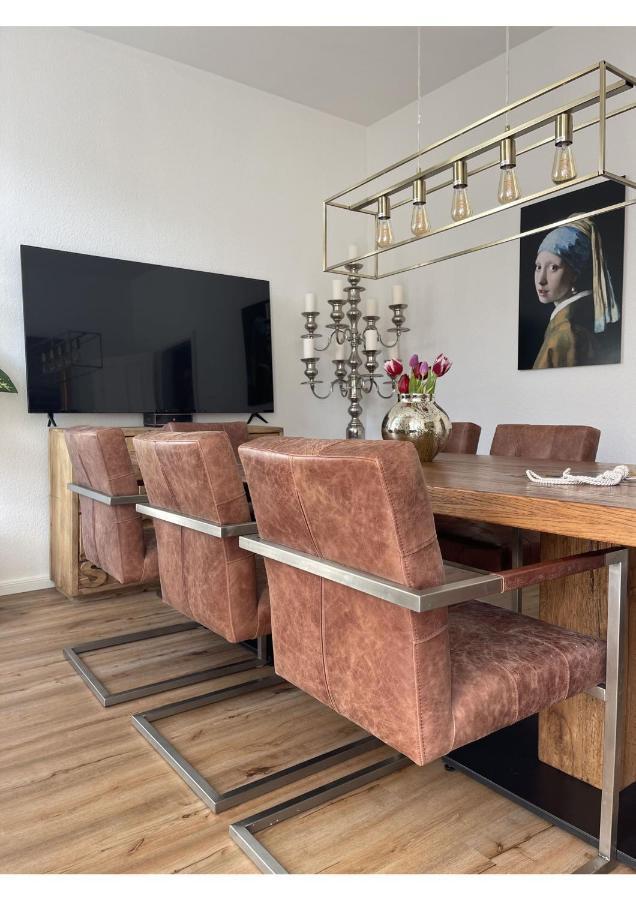 Attraktive Wohnung Mit Balkon Zum Gruenen Hinterhof Schwerin  Esterno foto