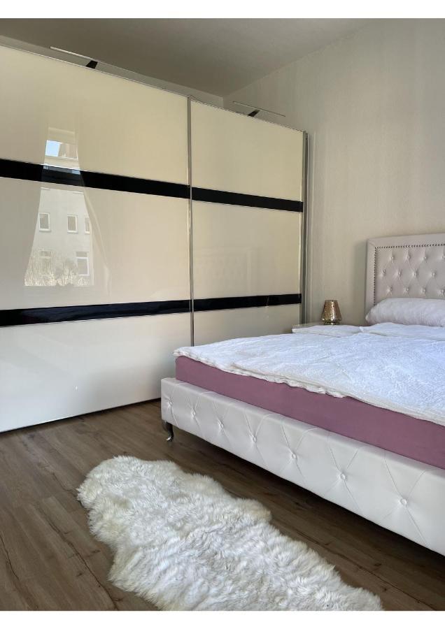 Attraktive Wohnung Mit Balkon Zum Gruenen Hinterhof Schwerin  Esterno foto