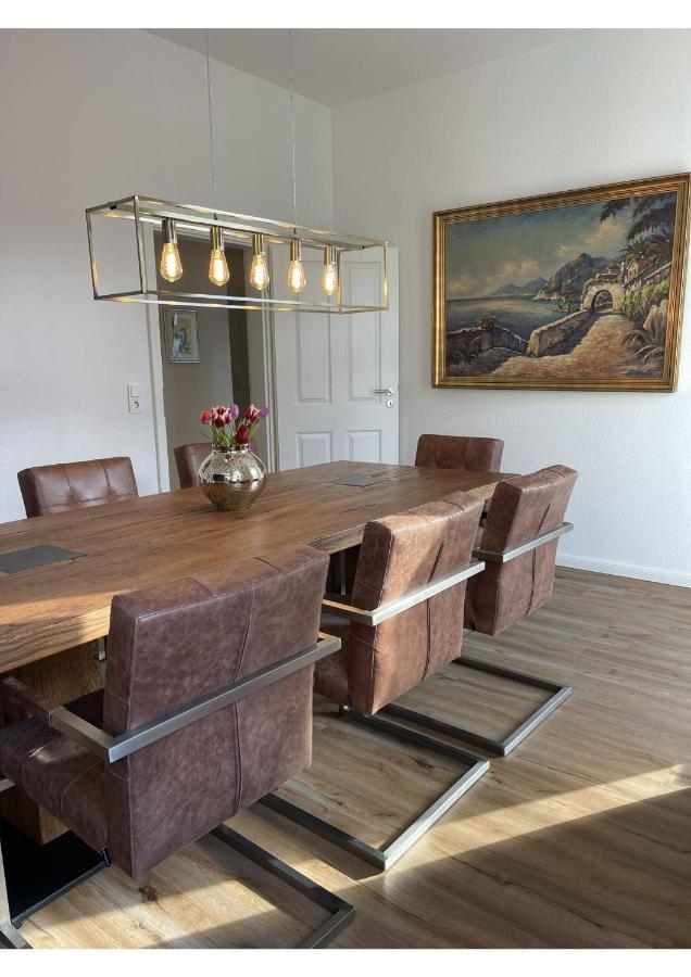 Attraktive Wohnung Mit Balkon Zum Gruenen Hinterhof Schwerin  Esterno foto
