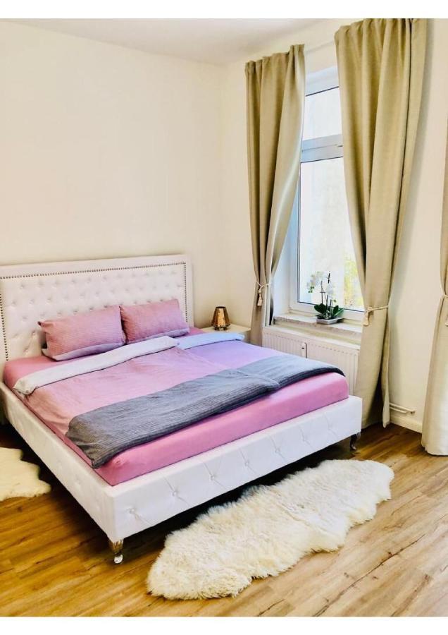 Attraktive Wohnung Mit Balkon Zum Gruenen Hinterhof Schwerin  Esterno foto